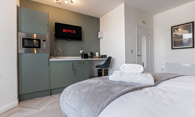 Redcar Hotel | Beachfront Aparthotel, Seaview Apartment with free parking #7