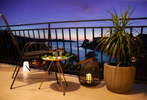 Zaboric Apartment | Beachfront Apartment Nikol