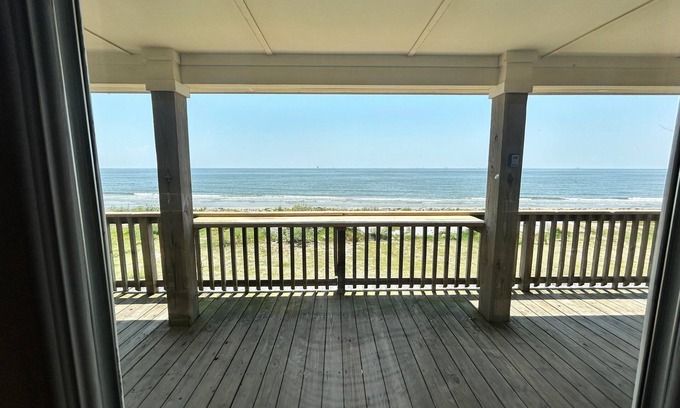 Grand Isle House | Beachfront bliss at Wine Down in Grand Isle, LA, perfect for 23 guests!