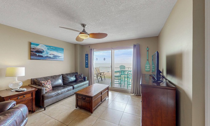 Seawinds Condo Condo | Beachfront Condo with Ocean View Balcony, AC, WiFi, & Shared Pool - Snowbirds OK