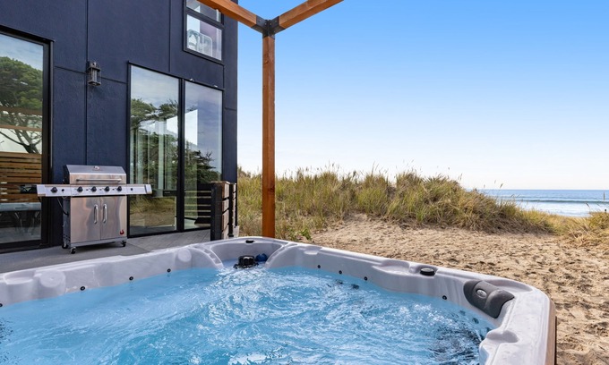 Tierra Del Mar House | Beachfront designer paradise with amazing ocean view, hot tub & shuffleboard