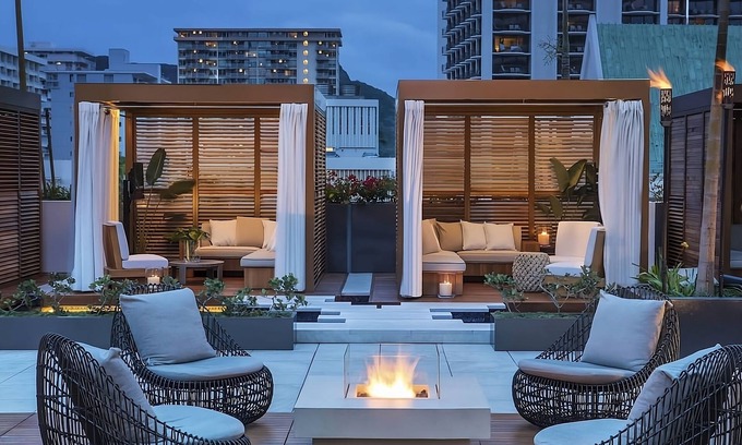 Waikiki Resort | Beachfront Dream! 2 Pet-friendly Units, 2 On-site Restaurants and Bars, Pool