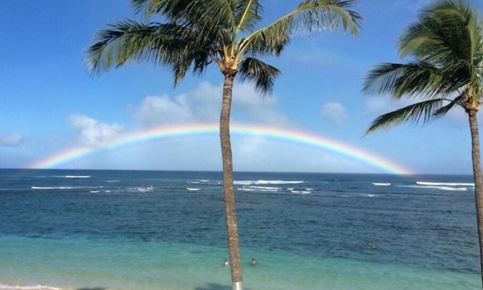 Mokuleia House | Beachfront Four Bedroom home in Beautiful Waialuan4 Bedrooms - Sleeps 11
