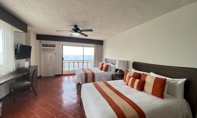 South Shore Hotel Area Hotel | Beachfront Getaway with Panoramic Views | Outdoor Pools, Near Malecon Boardwalk
