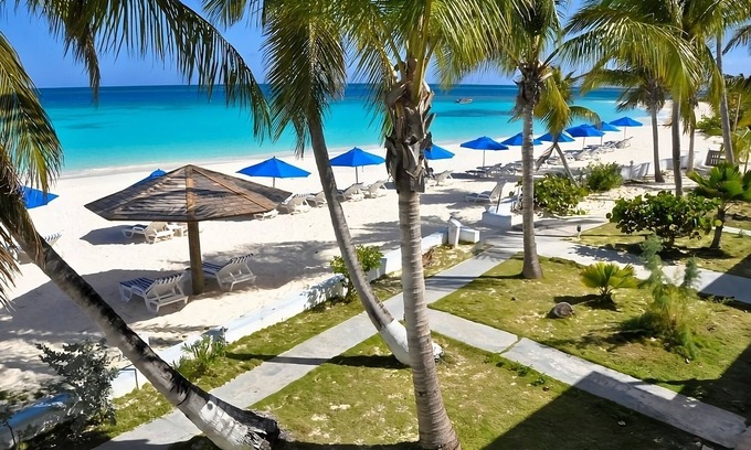 Shoal Bay Apartment | Beachfront Hotel! Spacious 2 Bedroom with Fully-equipped Kitchen & Balcony!