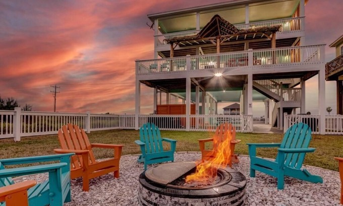 Port Bolivar House | Beachfront | Hot Tub | Fire Pit | Game Room