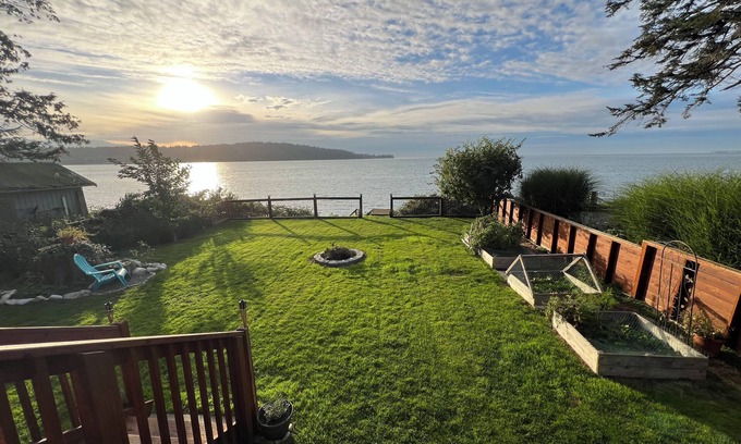 Bellingham House | Beachfront House with Oceanview Hot Tub