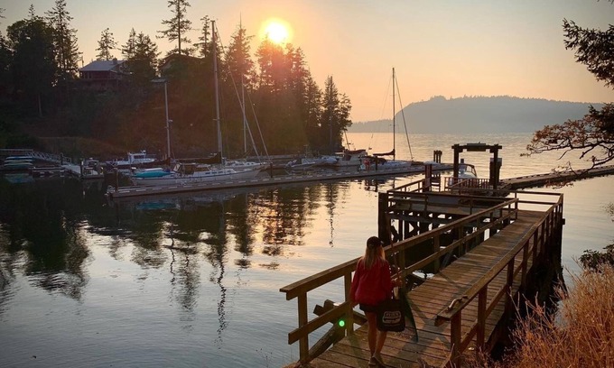 Salt Spring Island House | Beachfront new chalet home w/dock access and mooring buoy