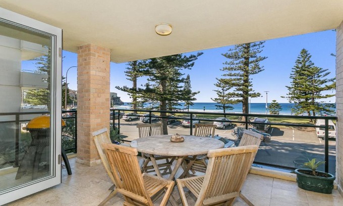 Manly Apartment | Beachfront on Golden Mile