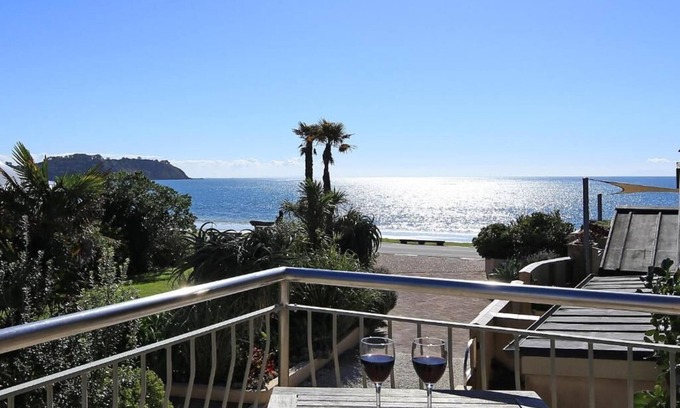 Onetangi Apartment | Beachfront on Waiheke