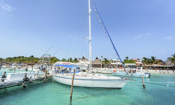Centro - Supmza 001 Boat Rental | Beachfront Private Sailboat w/AC and bathroom