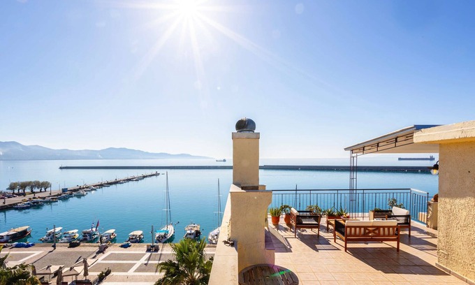 Kalamata Apartment | Beachfront Sunny Penthouse - Kalamata Seablisss