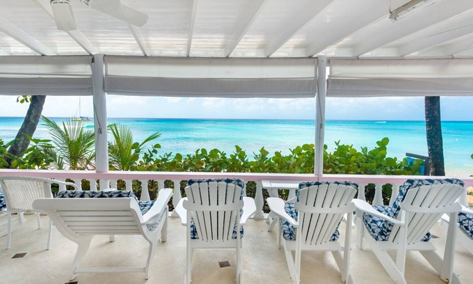 Mullins Villa | Beachfront Tropical Retreat - Belair (4 bed)