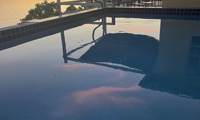 Spanish Wells Cottage | Beachfront Water's Edge Cottage with pool (newly renovated)