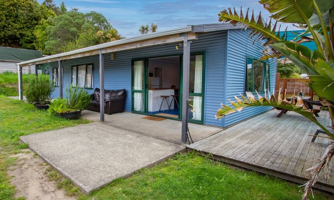 Tata Beach House | Beachside Bach - Ligar Bay Holiday Home
