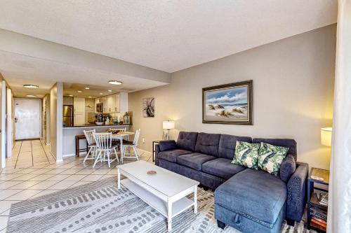 Crescent Beach Apartment | Beachside Bliss