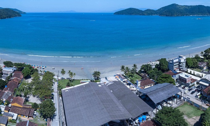 Praia da Enseada Cabin | Beachside Coziness: Your Ideal Escape.
