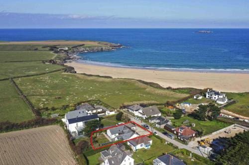 Harlyn House | Beachside holiday home