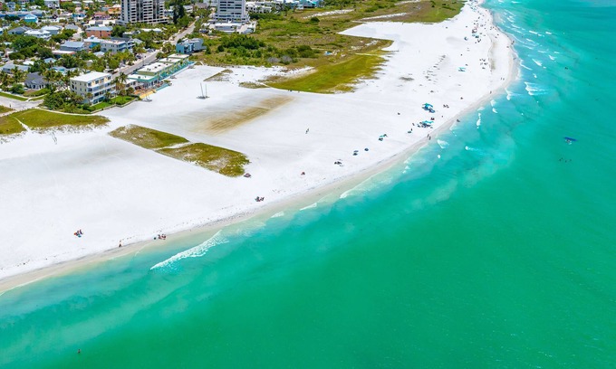 Siesta Key Village House | Beachside of the Village by Beachside