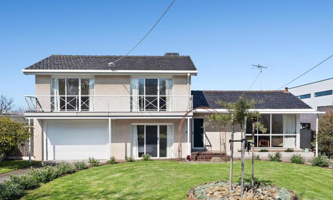 Portarlington House | Beachside Retreat