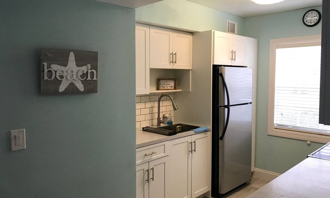 Indian Harbour Beach House | Beachside Townhouse: Family Friendly & Renovated