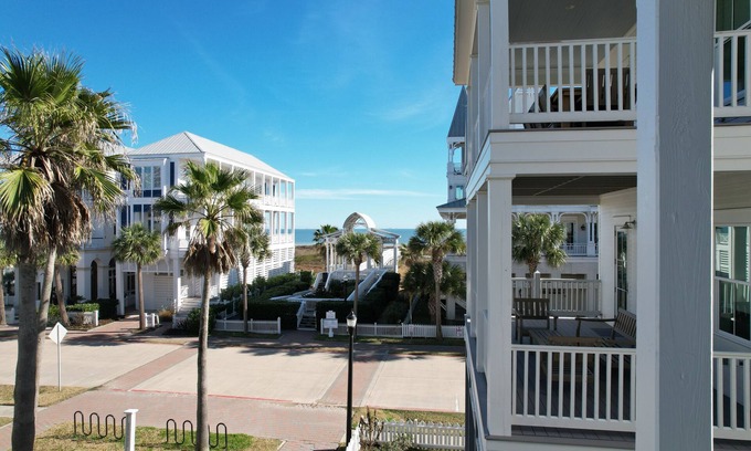 Galveston House | Beachtown Galveston - 5 Bed, 4.5 Bath - Located between Beach and Pool