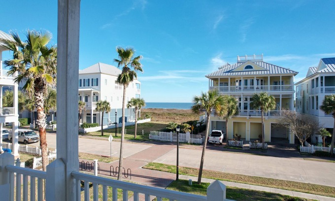 Beachtown House | Beachtown Galveston - Perfect Retreat Between Beach & Pool!