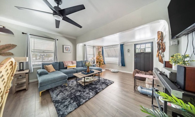 Woodmere House | Beachwood Area 2 Bedroom w King Beds