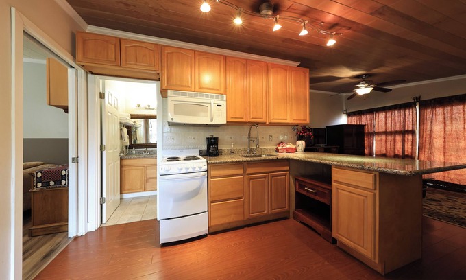 Copalis Beach Condo | Beachwood Condos& Resort, Pool Side Condo with 2 Queen Beds & Kitchen near beach