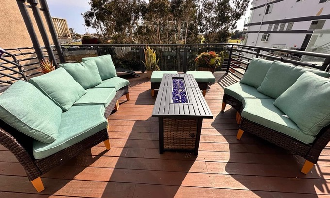 Playa Del Rey Condo | Beachy Private Get-A-Way! Large Deck facing Ocean!