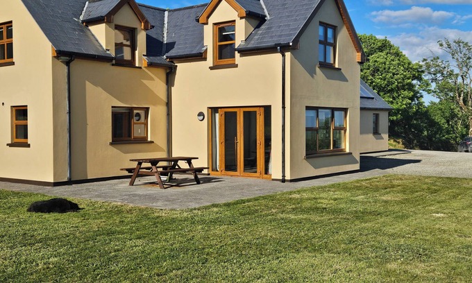 Skibbereen House | Beacon View House, 4-Beds, Sleeps 8, Parking