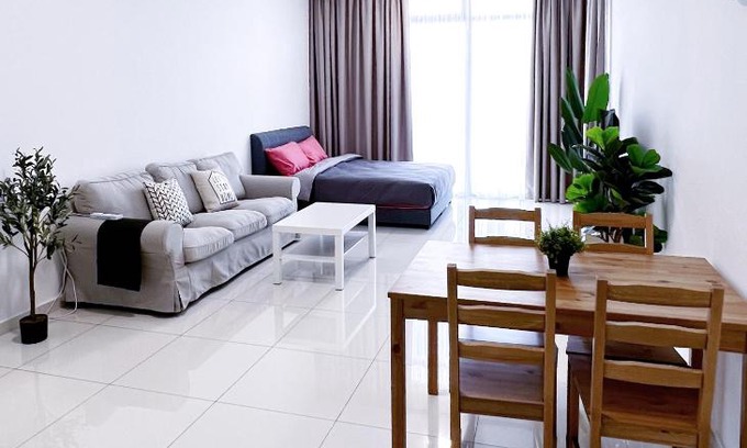 George Town Apartment | Beacon2BR #InfinityPool #Georgetown #FamilyHoliday