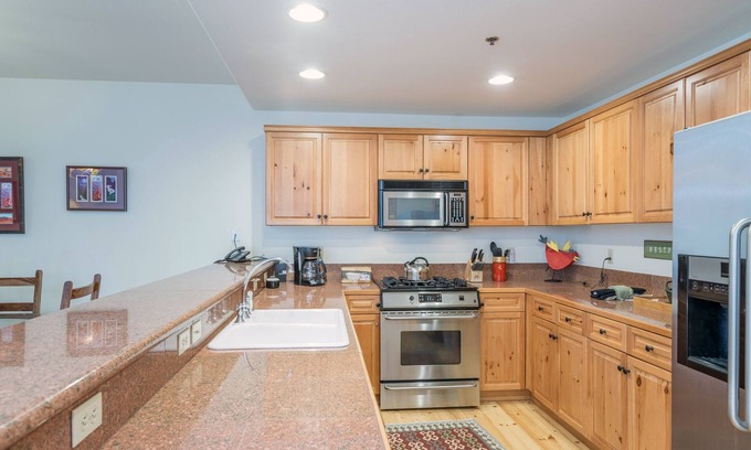 Mountain Village Condo | Bear Creek Lodge 108a 1 Bedroom Condo by Alpine Lodging Telluride