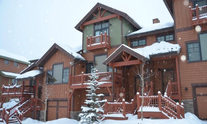 Bear Crossing House | 🐻 Bear Crossing 1390 | Pet Friendly For One Dog | Private Hot Tub