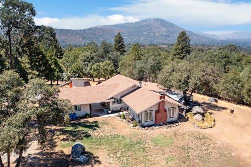 Oakhurst House | Bear Den