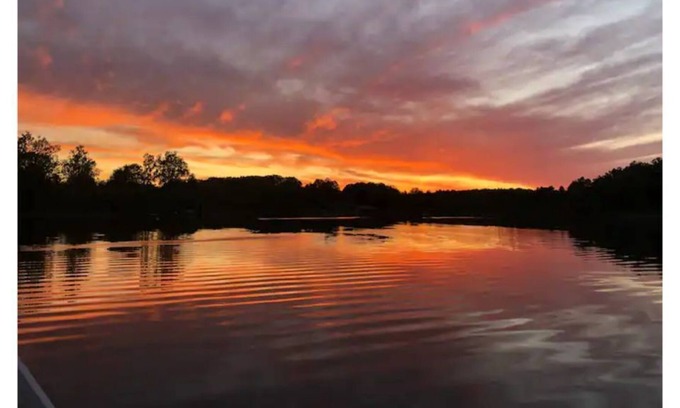 Hillsdale Cottage | Bear Lake Cottage ... Pontoon Available for Rent