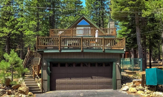 North Upper Truckee House | Bear Pause 4BR | Large Deck & Balcony