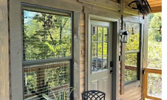 Cosby Cabin | Bear Top Junior Small Cabin w EV Chargernn