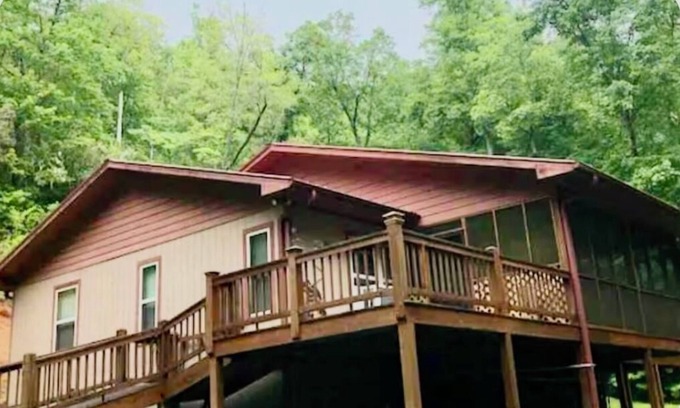 Rabun Gap Cabin | BearPaw Cabin- Charming and cozy cabin in the woods- WiFi-Pet Friendly-Secluded