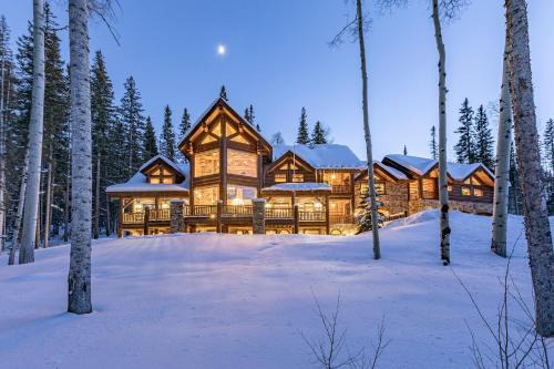 Mountain Village Ski Chalet | Bearpaw Manor by Exceptional Stays