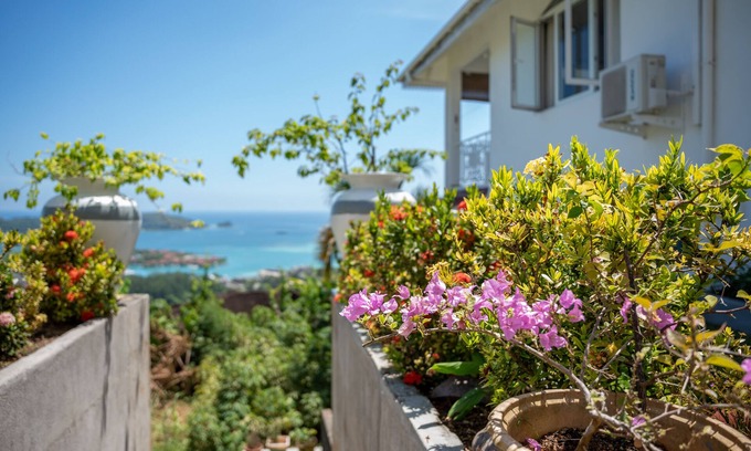 Zig Zag Ward Apartment | Beau Soleil Stunning Sea View