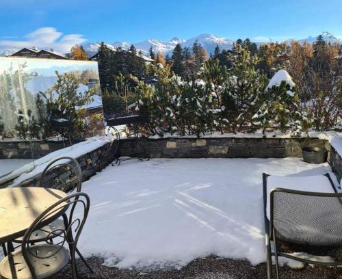 Lens Apartment | Beau studio avec piscine et terrasse à Crans Montana