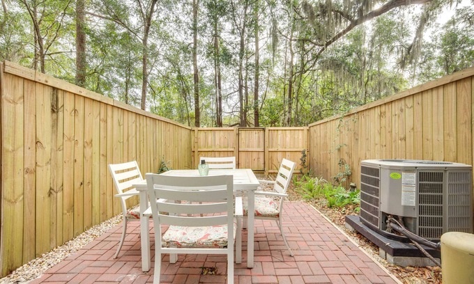 Beaufort Apartment | Beaufort Townhome w/Patio, 3 Mi to Downtown!