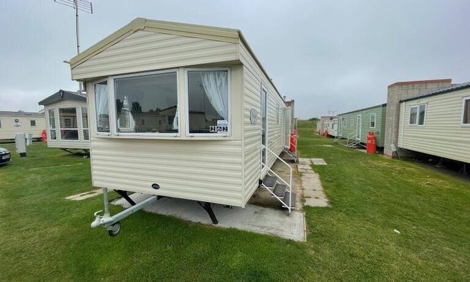 Walton on the Naze House | Beautiful 3-Bed Caravan in Walton on the Naze
