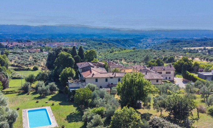 Castelfranco di Sopra Villa | Beautiful private villa with private pool, WIFI, TV, patio, pets allowed and panoramic view
