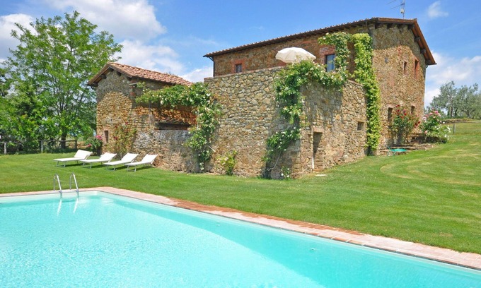 Torre A Castello Apartment | Beautiful apartment for 3 guests with WIFI, pool, pets allowed and panoramic view