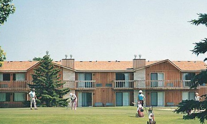 Mishicot Apartment | Beautiful 1 bedroom unit at resort, sleeps 4