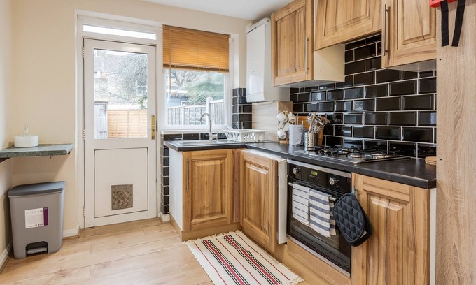 Barking House | Beautiful 2-bed House in Quiet Cul-de-sac