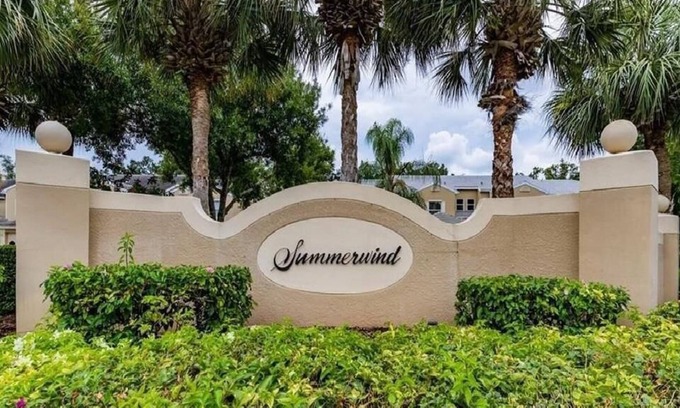 Gateway Condo | Beautiful 2 Br. Condo (72595) by Houzlet