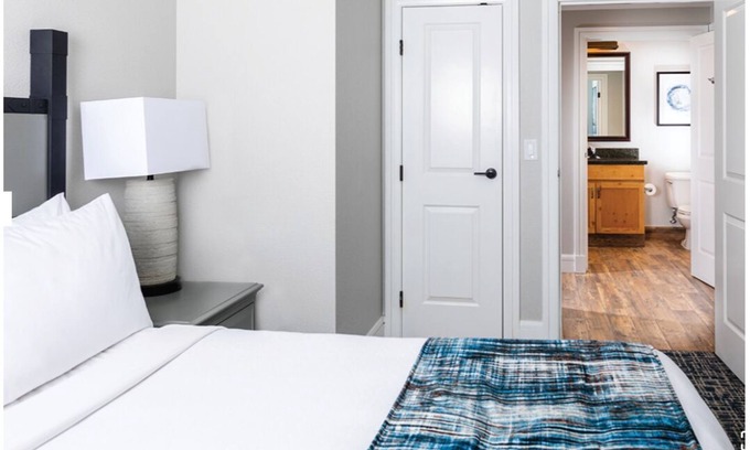 Stateline Apartment | Beautiful 3-bedroom hotel suite in South Lake Tahoe with AC, WiFi, and more!n